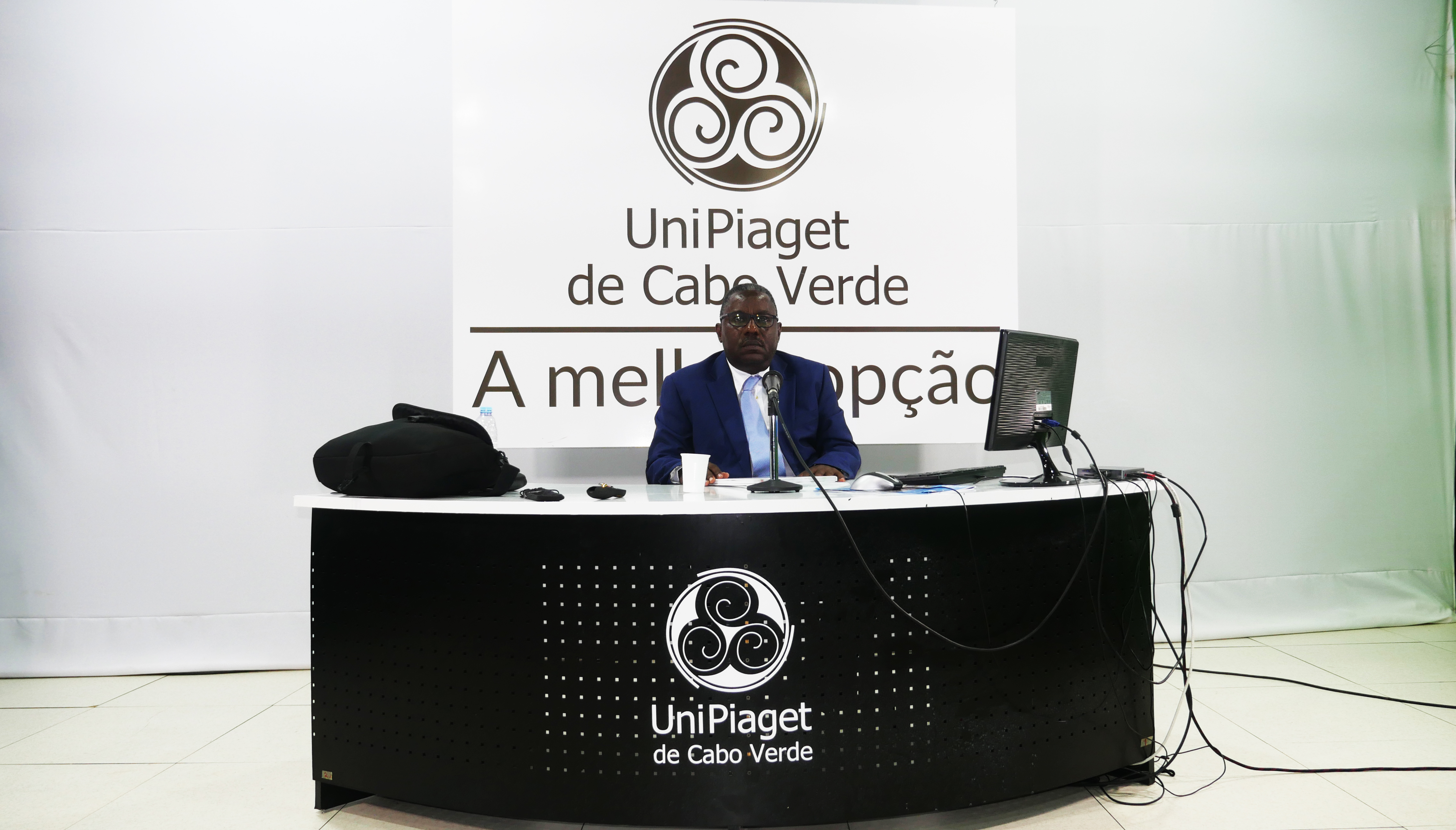 Leonilde Almeida.pdf - Universidade Jean Piaget de Cabo Verde